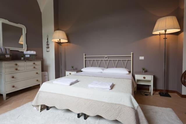Ht Castello Di Campolongo Aparthotel Valfabbrica Luaran gambar
