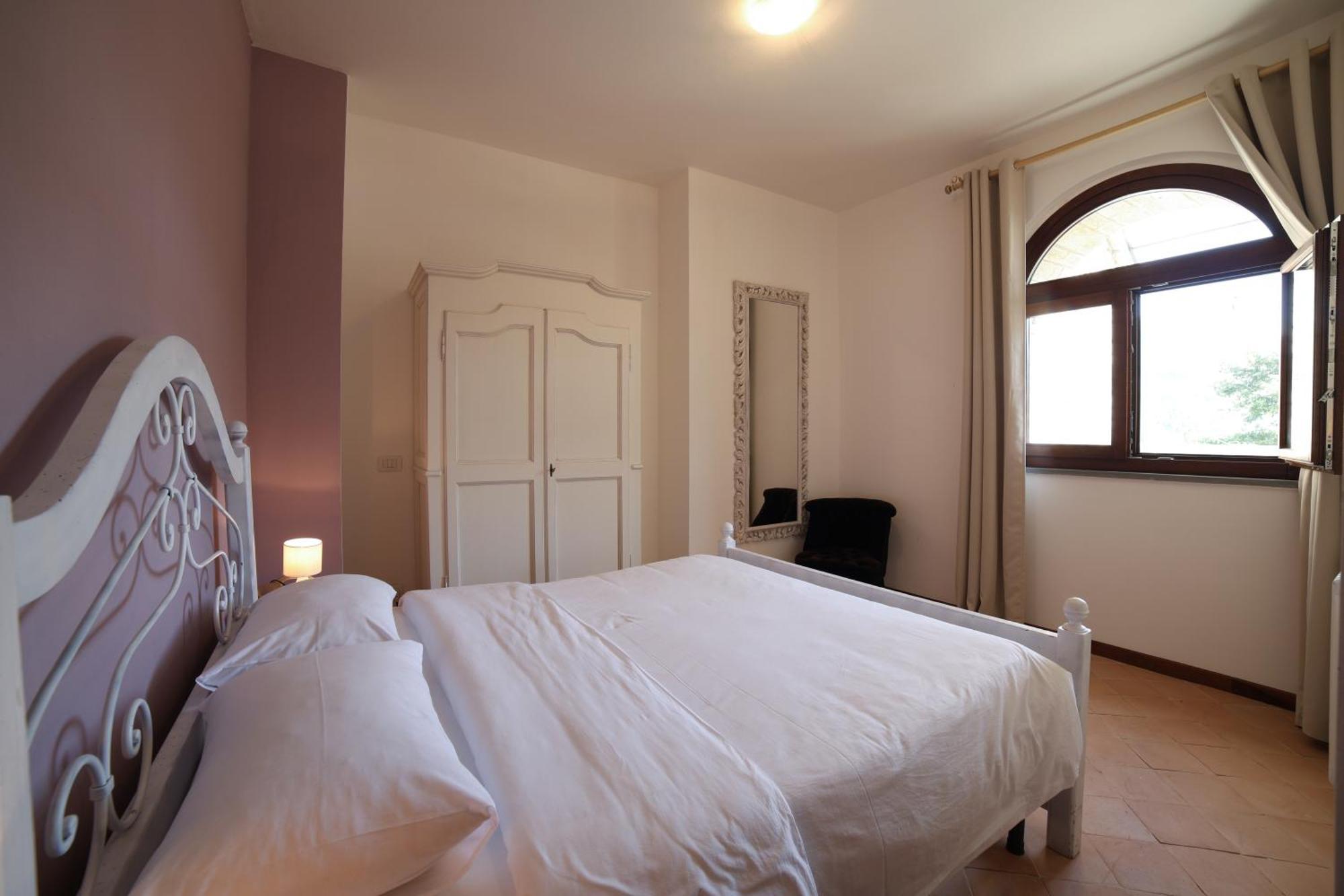 Ht Castello Di Campolongo Aparthotel Valfabbrica Luaran gambar